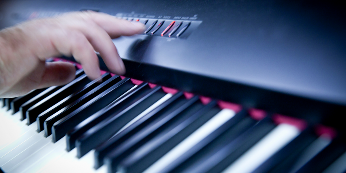 Refrigerar Noticias Palmadita The Best Sounding Digital Pianos for Intermediate Pianists - Learn to Play  an Instrument with step-by-step lessons | Simply Blog