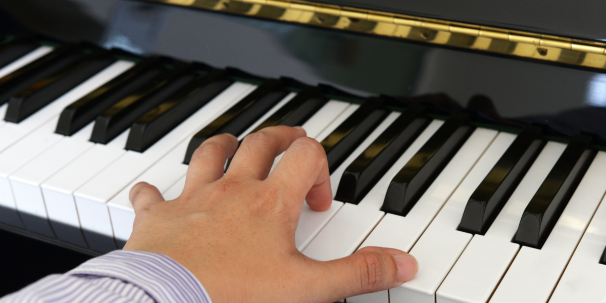 Hand piano store